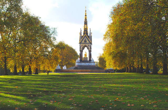 《英伦之秋》 作者：湖心赏雪 txt文件大小：124.11 KB