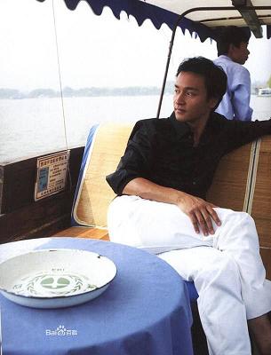 《(张国荣同人)重生之共同渡过》 作者:若紊 txt文件大小:148.06 KB