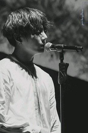 《（娱乐圈同人）[娱乐圈BTS]氧气般的你》 作者：有限的阿潼 txt文件大小：277.12 KB