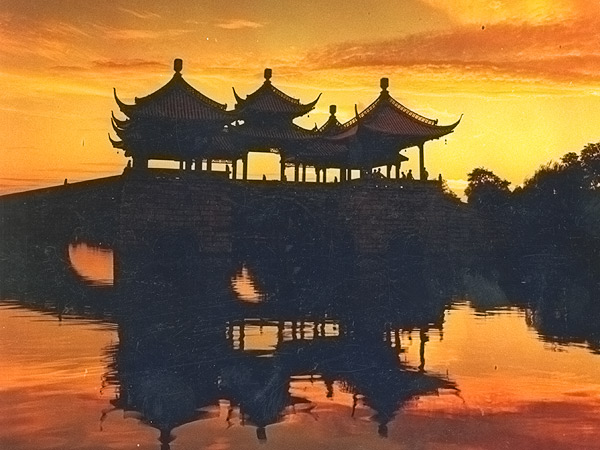 《缘殇gl》 作者：K兽 txt文件大小：503.28 KB